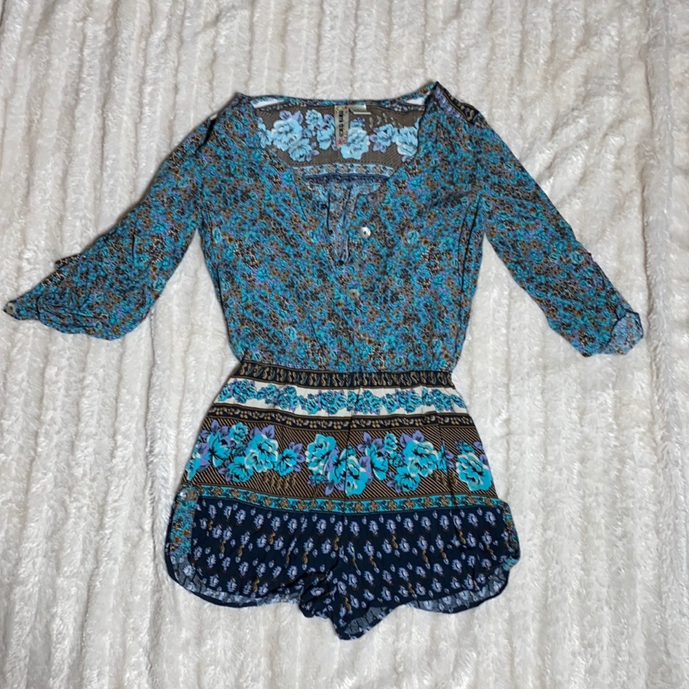 Floral romper mid length sleeves button up size small blue flowers